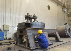Mutual cooperation between pulley and roller in grinding mill